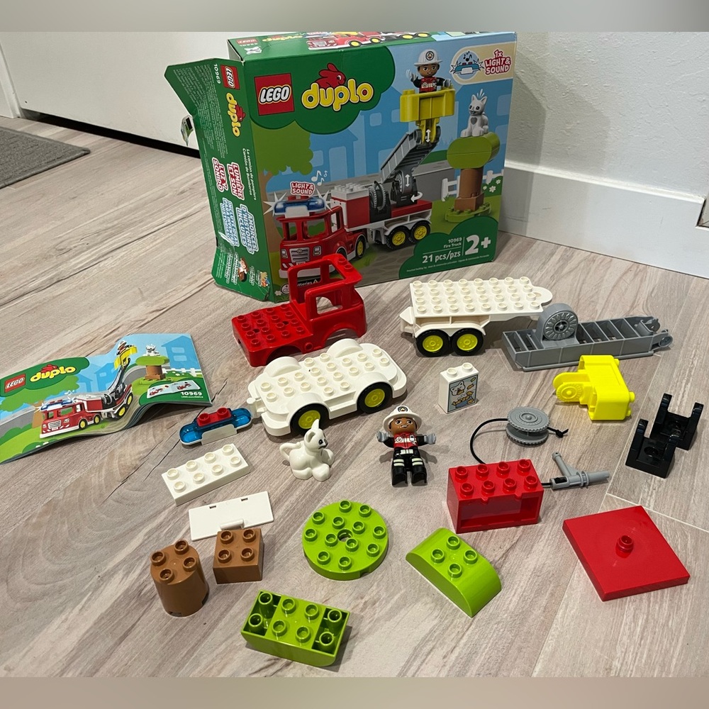 LEGO DUPLO Fire Engine Set - Red, Yellow, and Green 10969 - Picture 8 of 9